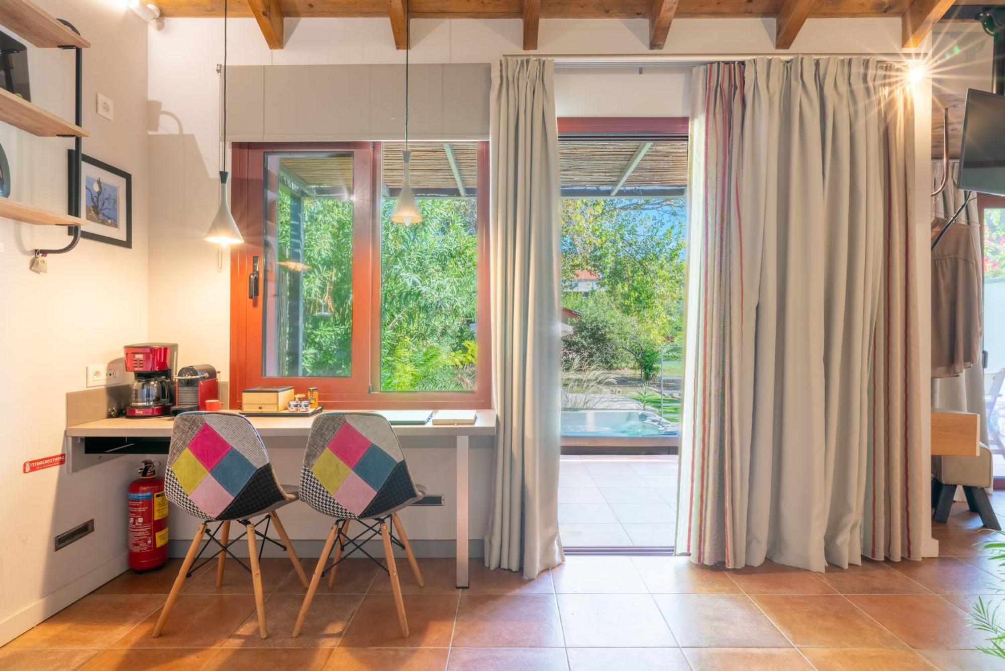 Klaritz Luxury Suites Lassi  Exteriér fotografie