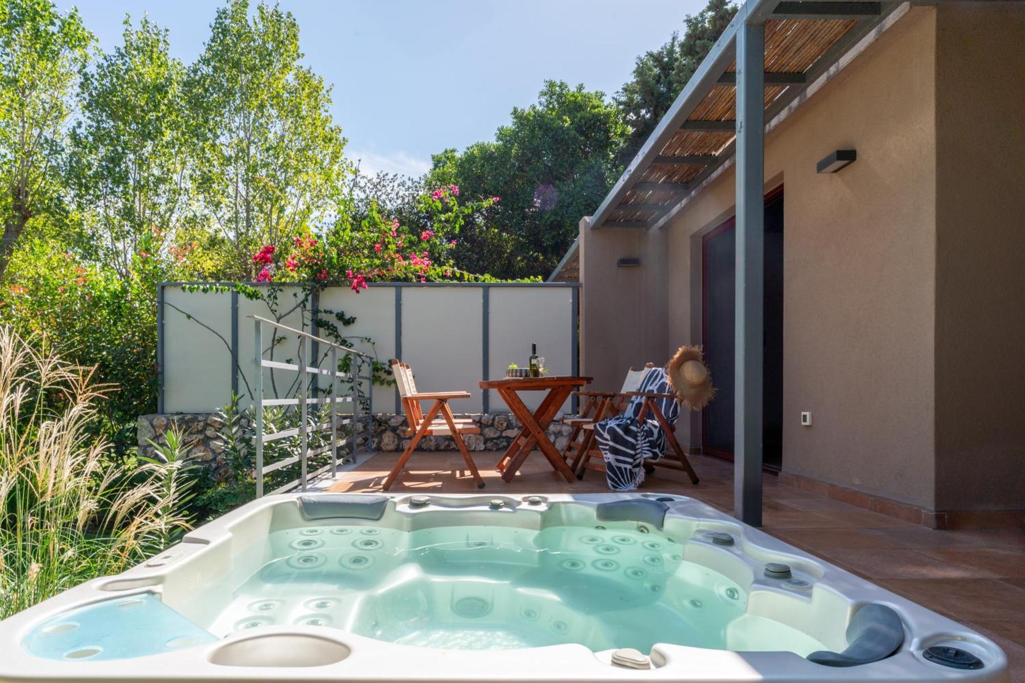 Klaritz Luxury Suites Lassi  Exteriér fotografie